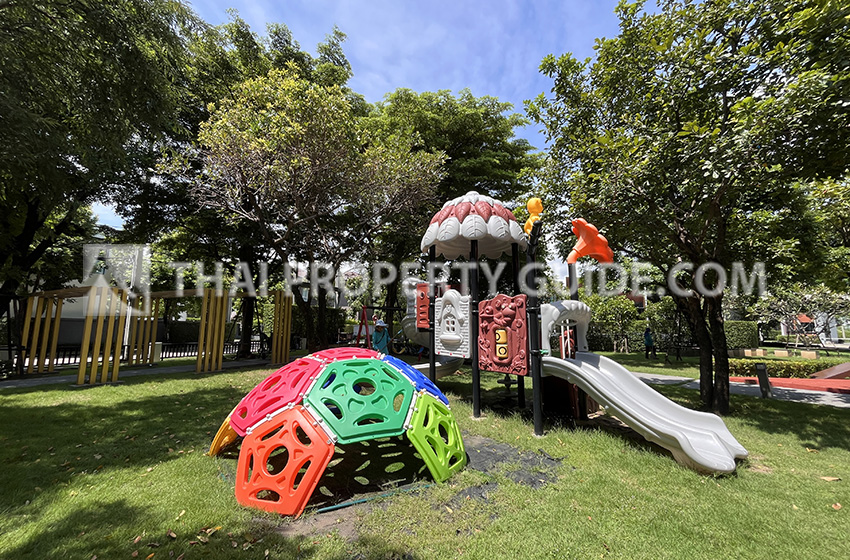House with Shared Pool in Bangnatrad 